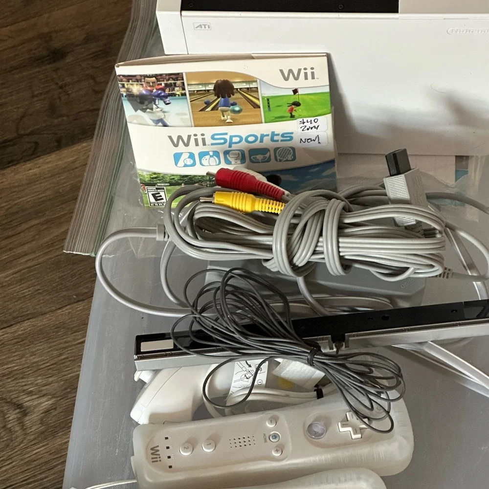 Nintendo White Wii Console Set with Controllers